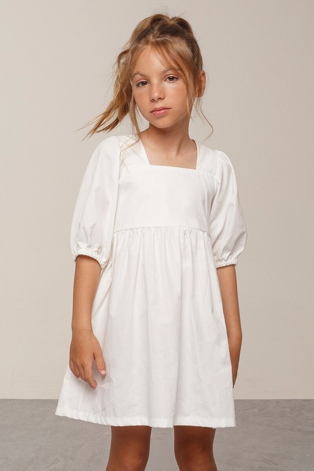 11825 vestido moda infantil menina bugbee verao manga curta bufante botoes amarracao off white branco frente